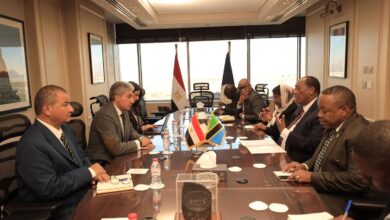 وزير السياحة يبحث مع نظيره التنزاني تعزيز التعاون الثنائي