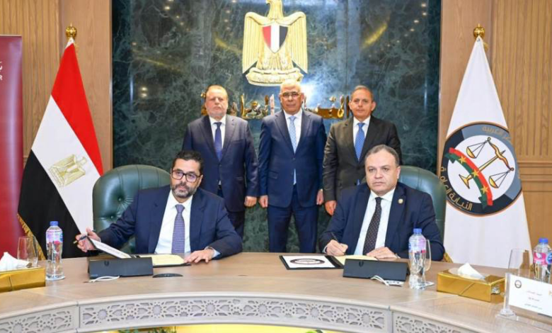 بحضور محافظ البنك المركزي.. النيابة العامة توقع بروتوكولي تعاون مع بنك مصر و (I-Score) لتعزيز الرقابة المالية «صور»