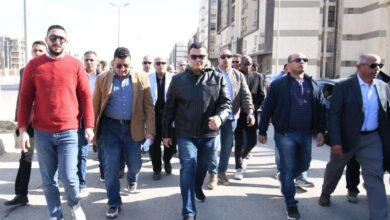 وزير الإسكان يغير مسار جولته استجابة لشكوى أحد الحاجزين بمشروع سكن مصر