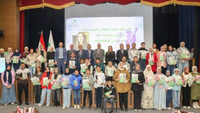 رئيسة البريد تكرم أبناء العاملين المتفوقين على مستوى الجمهورية رئيسة البريد تكرم أبناء العاملين المتفوقين على مستوى الجمهورية