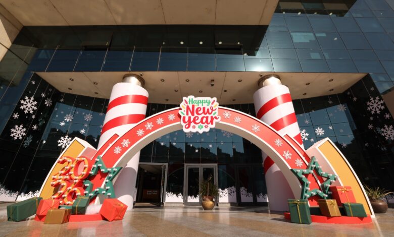 البنك الزراعي المصري يحتفل بالعام الجديد مع موظفيه وعملائه بتزيين مقره الرئيسي «صور» البنك الزراعي المصري يحتفل بالعام الجديد مع موظفيه وعملائه بتزيين مقره الرئيسي «صور»