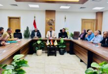 رئيس مدينة العبور الجديدة يعقد اجتماعات موسعة لتطوير المنظومة العقارية والخدمية