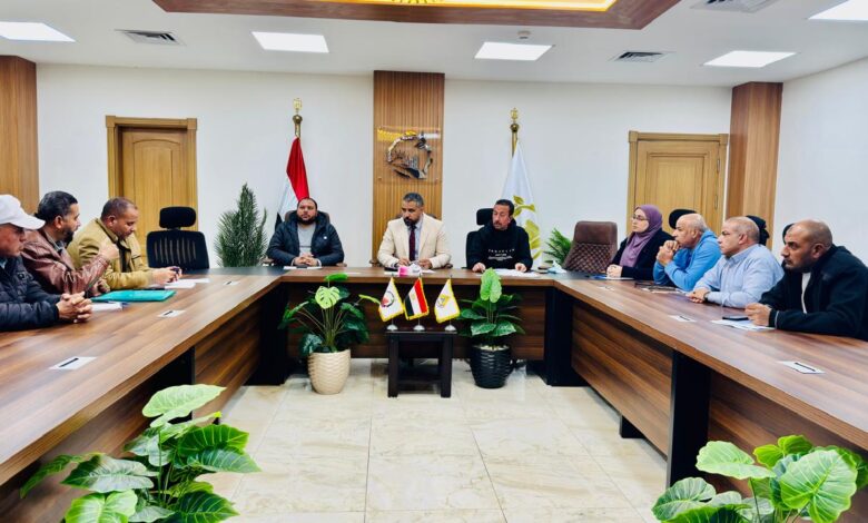 رئيس مدينة العبور الجديدة يعقد اجتماعات موسعة لتطوير المنظومة العقارية والخدمية