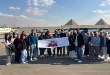 طلاب آداب المنصورة يزورون المتحف المصري الكبير والأهرامات ضمن برنامج التعلم التطبيقي