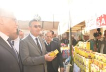 وزير التموين ومحافظ الجيزة يفتتحان سوق «اليوم الواحد» بشارع فيصل بتخفيضات 20%