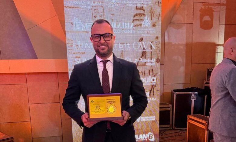 سامح عمر يفوز بجائزة أفضل القيادات التجارية المؤثرة في السوق العقاري