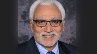  محمد بن راشد يكرم البروفيسور المصري عباس الجمل بجائزة نوابغ العرب للهندسة والتكنولوجيا 2025