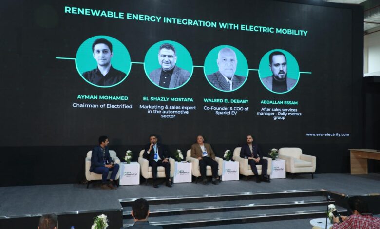 انطلاق جلسة “دمج الطاقة المتجددة مع التنقل الكهربائي” ضمن فعاليات اليوم الثالث لقمة مصر الدولية لوسائل النقل الكهربائية