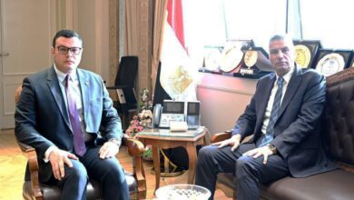 وزير الإسكان يبحث مع محافظ أسوان تعزيز العمل المشترك وتطوير مشروعات الصرف الصحي