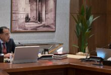 رئيس الوزراء يتابع مع محافظ البحيرة المشروعات التنموية والخدمية لتعزيز البنية الأساسية والاستثمار