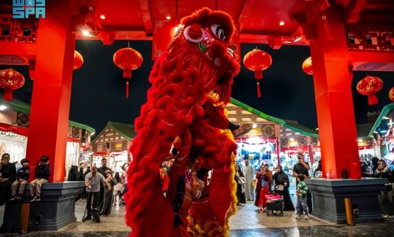 عرض فني مصري مستوحى من الملكة كليوباترا في “بوليفارد وورلد” بموسم الرياض عرض فني مصري مستوحى من الملكة كليوباترا في “بوليفارد وورلد” بموسم الرياض