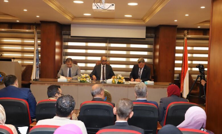 نائب وزير الإسكان يتفقد الهيئة القومية لمياه الشرب والصرف الصحي لتعزيز الأداء وتطوير المشروعات نائب وزير الإسكان يتفقد الهيئة القومية لمياه الشرب والصرف الصحي لتعزيز الأداء وتطوير المشروعات