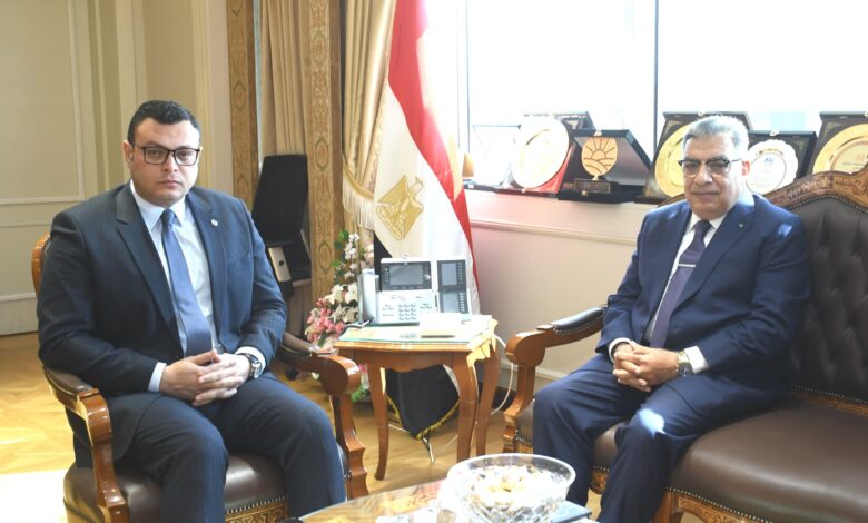 وزير الإسكان ومحافظ الدقهلية يناقشان الملفات المشتركة لتسريع مشروعات البنية التحتية وزير الإسكان ومحافظ الدقهلية يناقشان الملفات المشتركة لتسريع مشروعات البنية التحتية