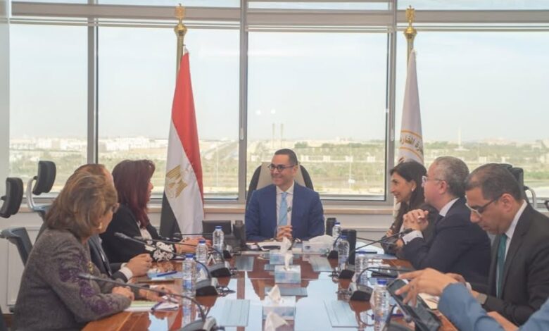 الخطيب يبحث مع اتحاد المستثمرات العرب تعزيز التعاون وفتح آفاق جديدة في إفريقيا والعالم العربي الخطيب يبحث مع اتحاد المستثمرات العرب تعزيز التعاون وفتح آفاق جديدة في إفريقيا والعالم العربي