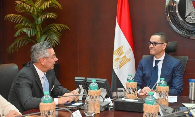 وزير الاستثمار يناقش فرص توطين صناعات السيارات والطاقة مع غرفة التجارة الإيطالية العربية وزير الاستثمار يناقش فرص توطين صناعات السيارات والطاقة مع غرفة التجارة الإيطالية العربية