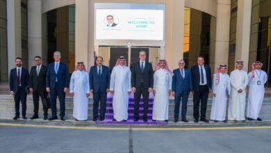 وزير البترول يبحث تعزيز التعاون في مجال البتروكيماويات مع شركة سابك السعودية