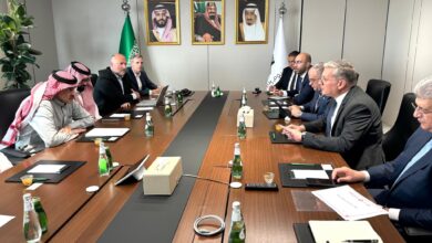 وزير البترول يبحث تعزيز وجود الشركات المصرية في مشروعات “نيوم” بالسعودية