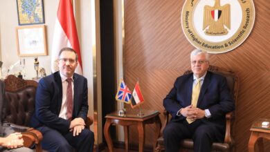 وزير التعليم العالي يلتقي السفير البريطاني لتعزيز الفروع الدولية والتعليم التكنولوجي بمصر