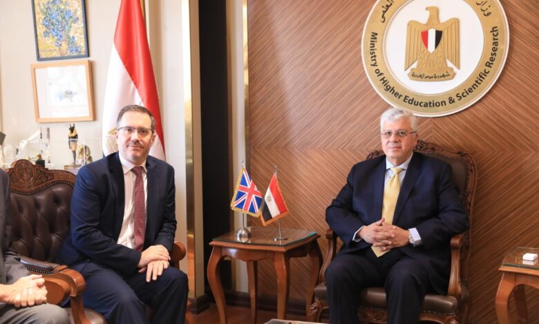 وزير التعليم العالي يلتقي السفير البريطاني لتعزيز الفروع الدولية والتعليم التكنولوجي بمصر