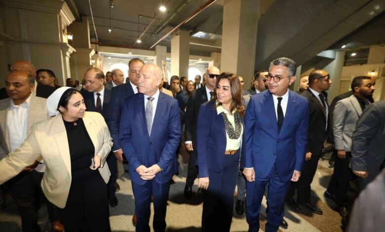 وزيرا التموين والتنمية المحلية ومحافظ القاهرة يفتتحون سوق السلع الغذائية المخفضة بالسبتية