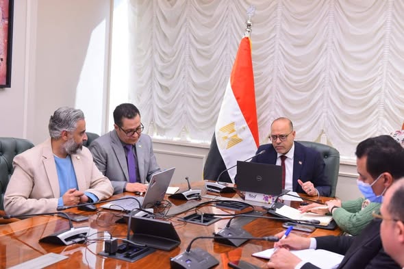 وزير العمل يوجه بتكثيف تنفيذ مبادرة 75 ألف فرصة تدريب داخل المنشآت