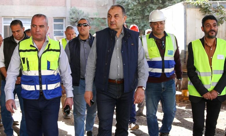 وزير قطاع الأعمال يتفقد نماذج مركبات سياحية جديدة وورش الصيانة بشركتي “مصر للسياحة” و”هايديليكو”