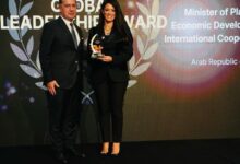 وزيرة التخطيط تتسلم جائزة «القيادة الدولية» من معهد شوازيل ضمن فعاليات منتدى الدوحة 2025