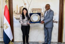 وزيرة التخطيط تُكرم المدير القطري لـ«إيفاد»