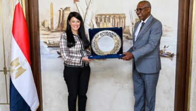 وزيرة التخطيط تُكرم المدير القطري لـ«إيفاد»