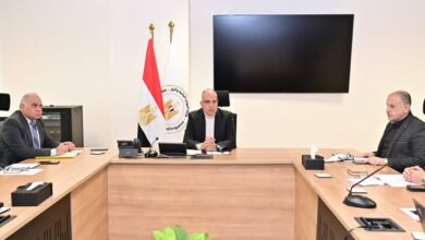 وزير الري يوجه بسرعة طرح الأعمال وتجريف حشائش مصرف كيتشنر