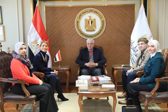 وزير التعليم العالي يبحث مع مديرة مكتب اليونسكو بالقاهرة تعزيز التعاون المشترك وزير التعليم العالي يبحث مع مديرة مكتب اليونسكو بالقاهرة تعزيز التعاون المشترك