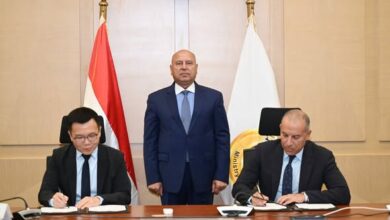 “النقل” توقع عقد إنشاء “مجمع صناعي للغزل والنسيج” في مدينة السويدي الصناعية باستثمارات 350 مليون دولار