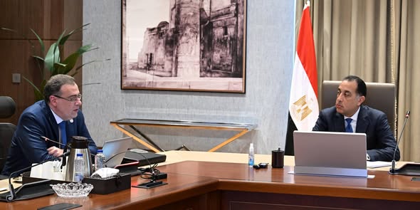 مدبولي يبحث مع رئيس الجهاز المركزي للتنظيم والإدارة عددًا من ملفات العمل