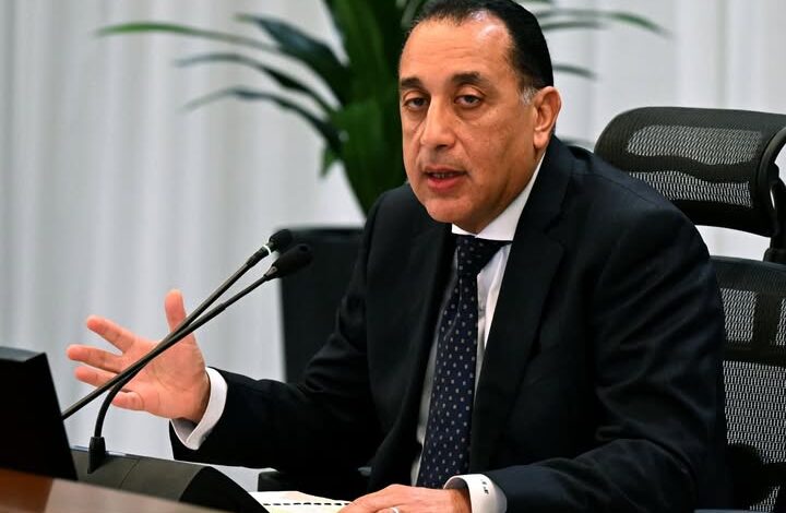 رئيس الوزراء يبدأ جولة ميدانية لتفقد أعمال إنشاء عدد من المنشآت الصحية بمحافظتي القاهرة والجيزة