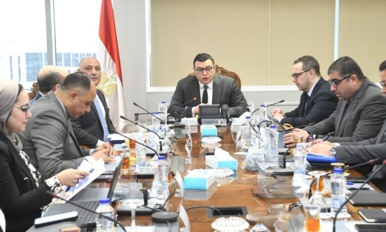 وزير الإسكان يلتقي رئيس المركز الوطني لتسريع تنفيذ المشروعات العمرانية وزير الإسكان يلتقي رئيس المركز الوطني لتسريع تنفيذ المشروعات العمرانية