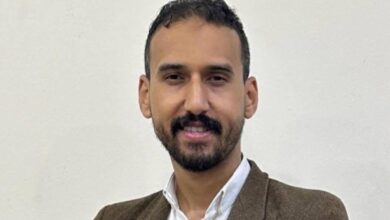 «تروما الصحافة الاقتصادية».. كيف تصنع الأزمات المالية صدمة نفسية خفية داخل غرف الأخبار؟