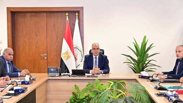 وزير الري يتابع استعدادات الوزارة لموسم أقصى الاحتياجات المائية الصيفي 2026