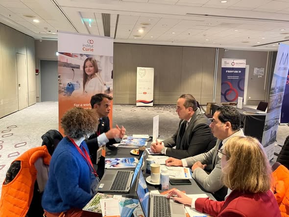 رئيس هيئة الرعاية الصحية يبحث التعاون مع فرنسا في مجال الصحة رئيس هيئة الرعاية الصحية يبحث التعاون مع فرنسا في مجال الصحة