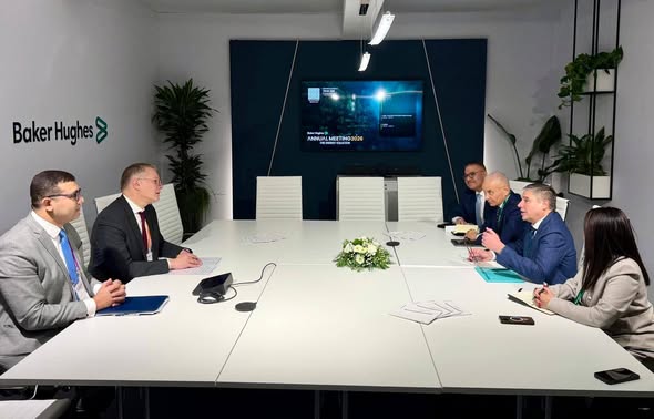 وزير البترول يبحث مع بيكر هيوز تسريع التعاون في مجالات الطاقة والتعدين وزير البترول يبحث مع بيكر هيوز تسريع التعاون في مجالات الطاقة والتعدين