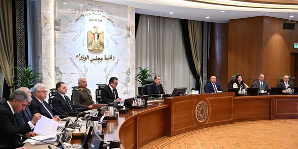 رئيس الوزراء يترأس أول اجتماع للحكومة في 2026 ويؤكد على توطين صناعة أجهزة الاتصالات رئيس الوزراء يترأس أول اجتماع للحكومة في 2026 ويؤكد على توطين صناعة أجهزة الاتصالات