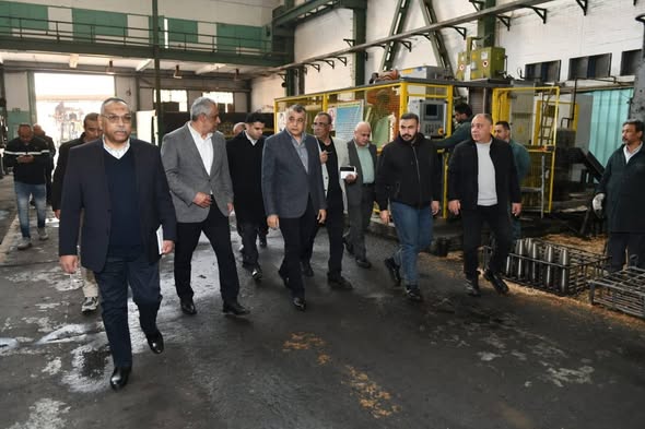 وزير الإنتاج الحربي يتفقد خطوط الإنتاج بشركة “حلوان للصناعات الهندسية”