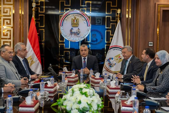 مصر تنتج أتوبيس كهربائي محلي.. وخطط لتحويل 2262 آخرين للغاز مصر تنتج أتوبيس كهربائي محلي.. وخطط لتحويل 2262 آخرين للغاز