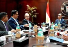 وزير الاستثمار يبحث مع وفد شركتي “ايفولف” و”ستونيكس” الاستثمار في مجال الذهب