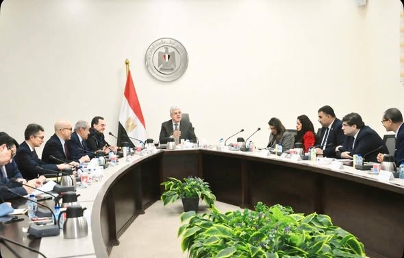 “عاشور” و”السفير الفرنسي” يتابعان مستجدات مشروع الجامعة الفرنسية الأهلية في مصر