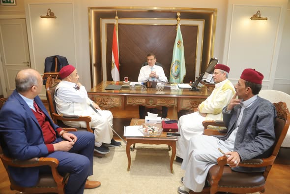 خلاله لقائه بمشايخ مطروح.. وزير الزراعة يوجه بدعم المزارعين بشتلات الزيتون وسلالات الأغنام