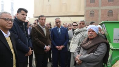 وزير الزراعة ومحافظ الفيوم يوزعان 15 “فراطة ذرة” على صغار المزارعين بالمحافظة