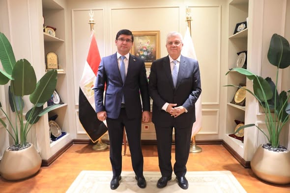 وزير التعليم العالي وسفير طاجكستان يبحثان آفاق التعاون المشترك