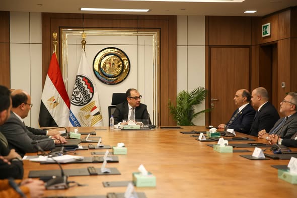 وزير قطاع الأعمال يشهد اتفاقية طاقة متجددة لأسمنت النهضة لمدة 30 عامًا
