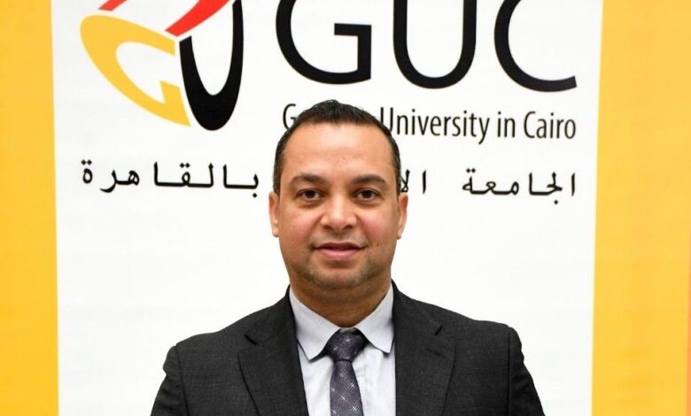 أحمد عليوة يحصل على الدكتوراه بامتياز عن استراتيجيات مواجهة التضخم وحماية الشركات الصناعية الصغيرة