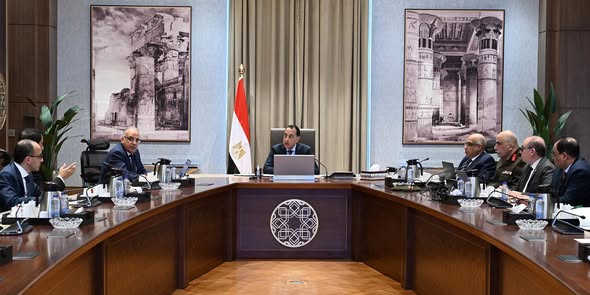 رئيس الوزراء يتابع جهود حماية نهر النيل وإزالة التعديات